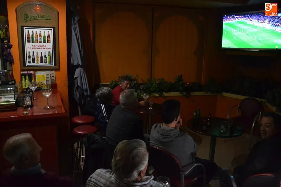 Foto 4 - La Pe&ntilde;a Barcelonista, que tuvo representaci&oacute;n en el Wanda, festeja la 4&ordf; Copa del Rey...