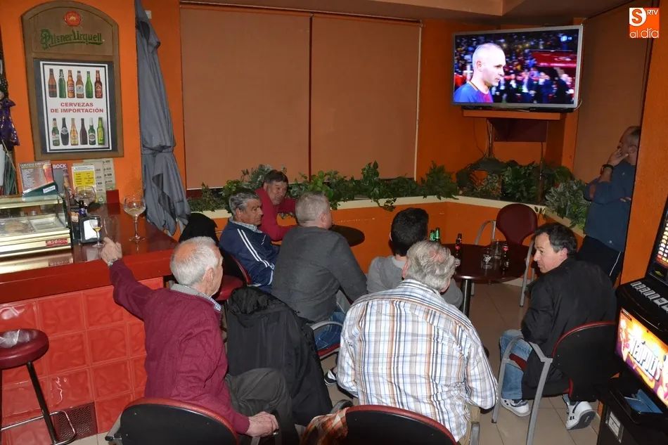 Foto 3 - La Pe&ntilde;a Barcelonista, que tuvo representaci&oacute;n en el Wanda, festeja la 4&ordf; Copa del Rey...