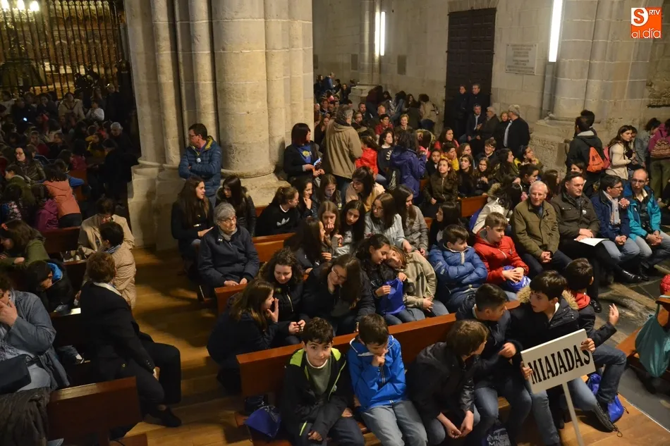 Foto 10 - Lleno en la Catedral de Santa Mar&iacute;a para rematar un largo d&iacute;a misionero  