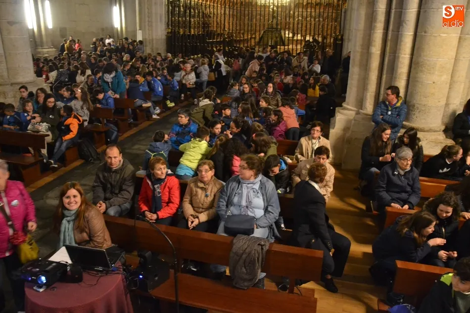 Foto 9 - Lleno en la Catedral de Santa Mar&iacute;a para rematar un largo d&iacute;a misionero  