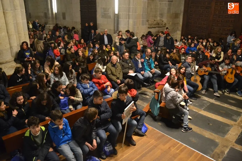 Foto 11 - Lleno en la Catedral de Santa Mar&iacute;a para rematar un largo d&iacute;a misionero  