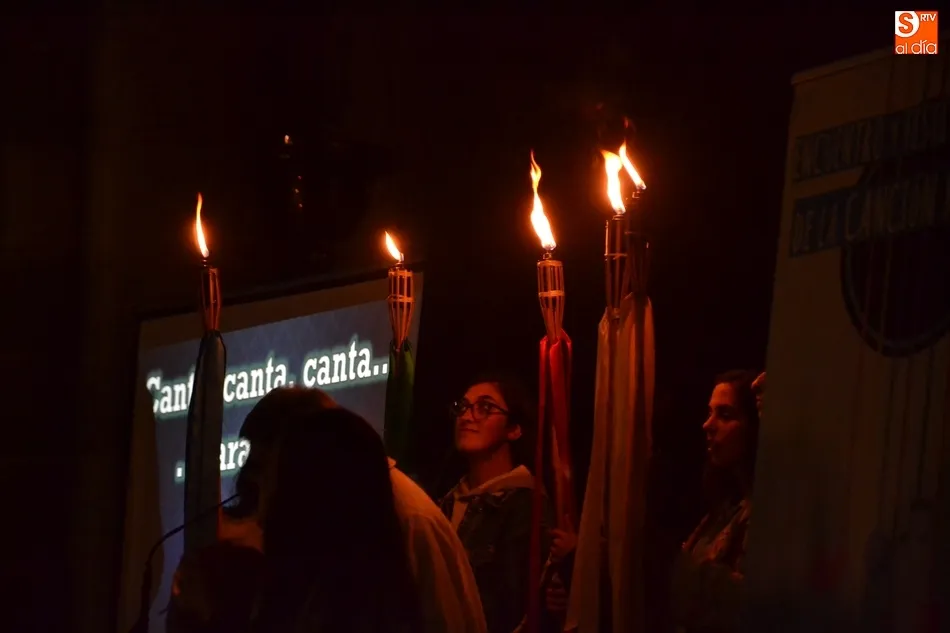 Foto 3 - Lleno en la Catedral de Santa Mar&iacute;a para rematar un largo d&iacute;a misionero  