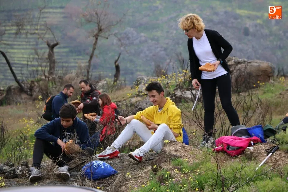 Foto 11 - Pere&ntilde;a muestra sus extraordinarias arribes en una nueva marcha senderista para recordar  