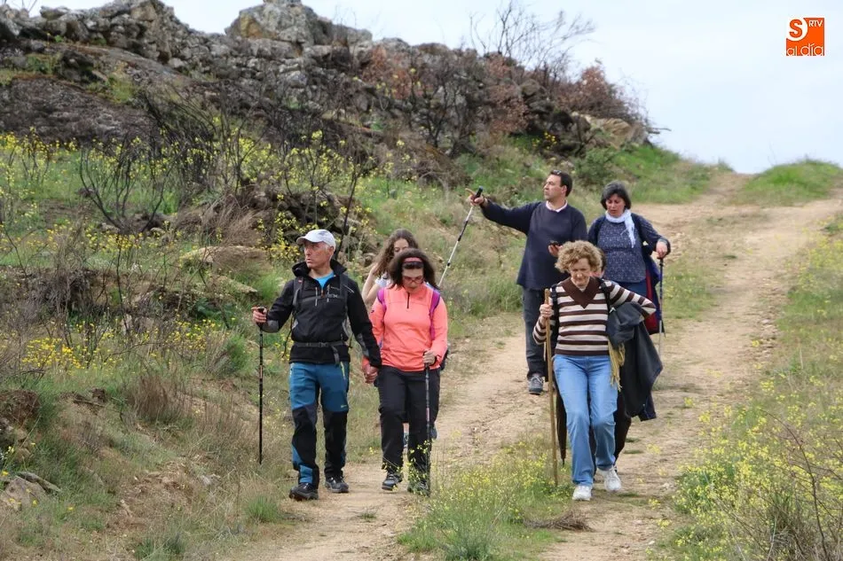 Foto 10 - Pere&ntilde;a muestra sus extraordinarias arribes en una nueva marcha senderista para recordar  