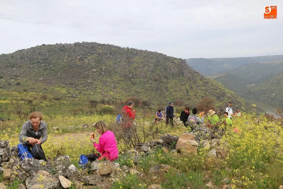 Foto 9 - Pere&ntilde;a muestra sus extraordinarias arribes en una nueva marcha senderista para recordar  