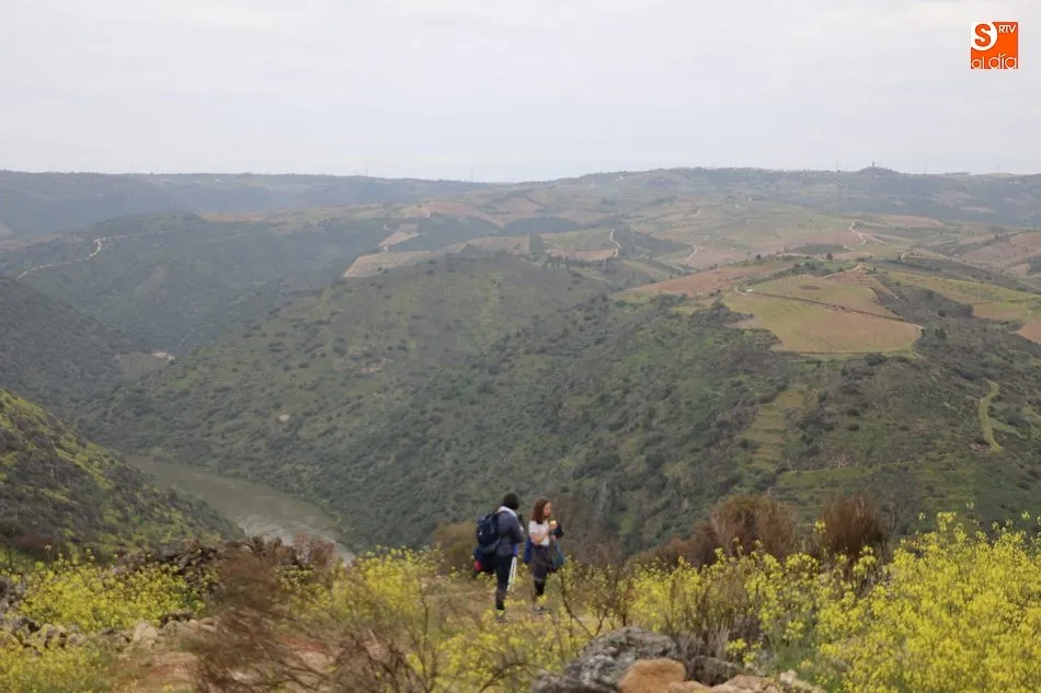 Foto 6 - Pere&ntilde;a muestra sus extraordinarias arribes en una nueva marcha senderista para recordar  