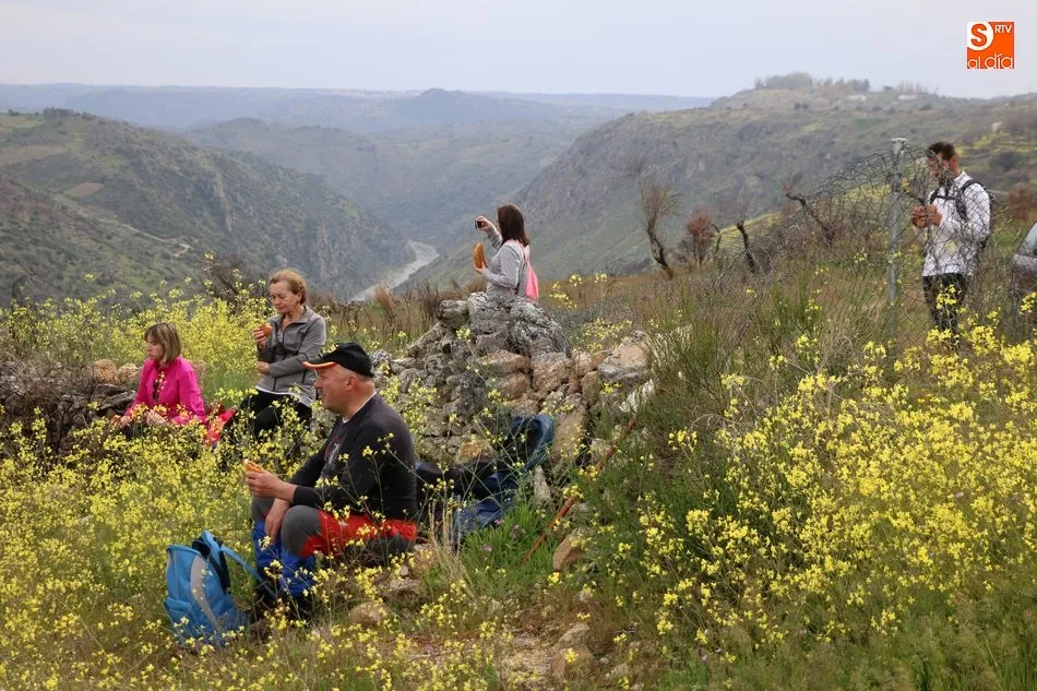 Foto 2 - Pere&ntilde;a muestra sus extraordinarias arribes en una nueva marcha senderista para recordar  