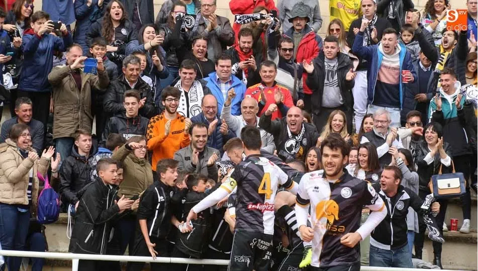 Las Pistas registraron su primer lleno con un pique bastante sano entre las aficiones