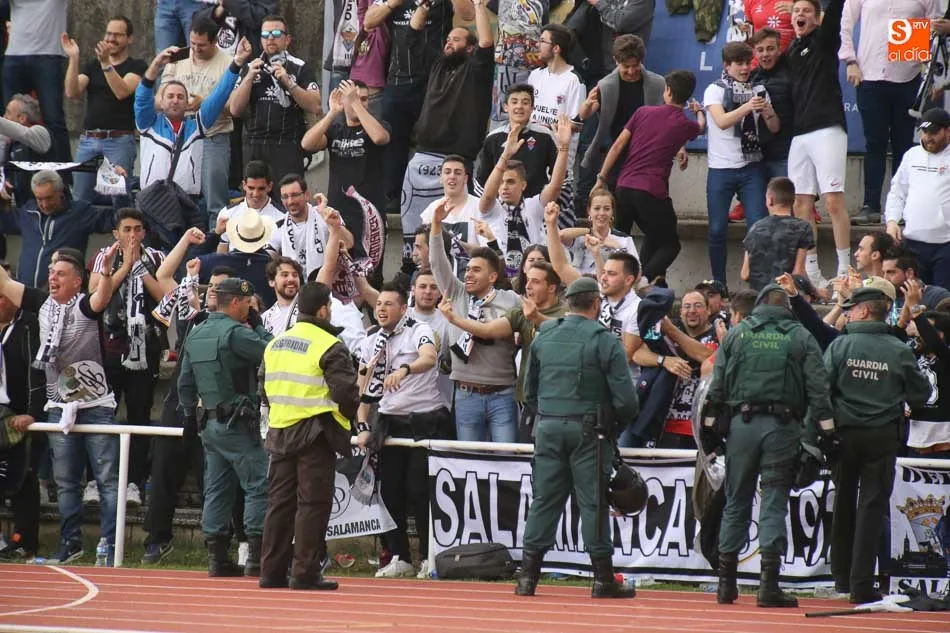 Foto 4 - Las Pistas registraron su primer lleno con un pique bastante sano entre las aficiones