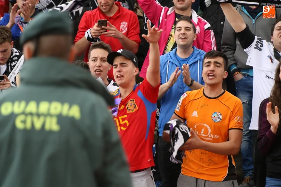 Foto 2 - Las Pistas registraron su primer lleno con un pique bastante sano entre las aficiones