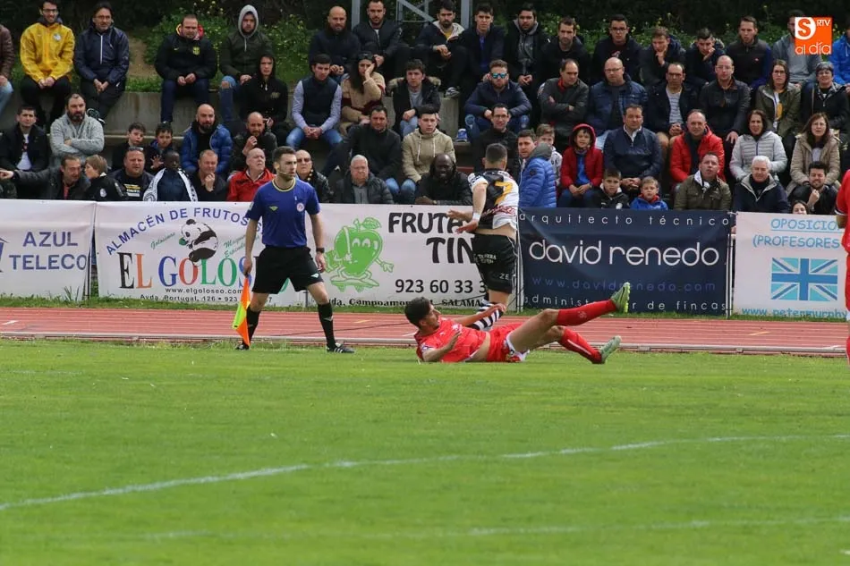 Foto 9 - Mart&iacute;n Galv&aacute;n decanta de nuevo el derbi a favor del Salmantino UDS marcando en el descuento (1-2)
