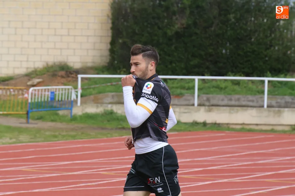 Foto 5 - Mart&iacute;n Galv&aacute;n decanta de nuevo el derbi a favor del Salmantino UDS marcando en el descuento (1-2)