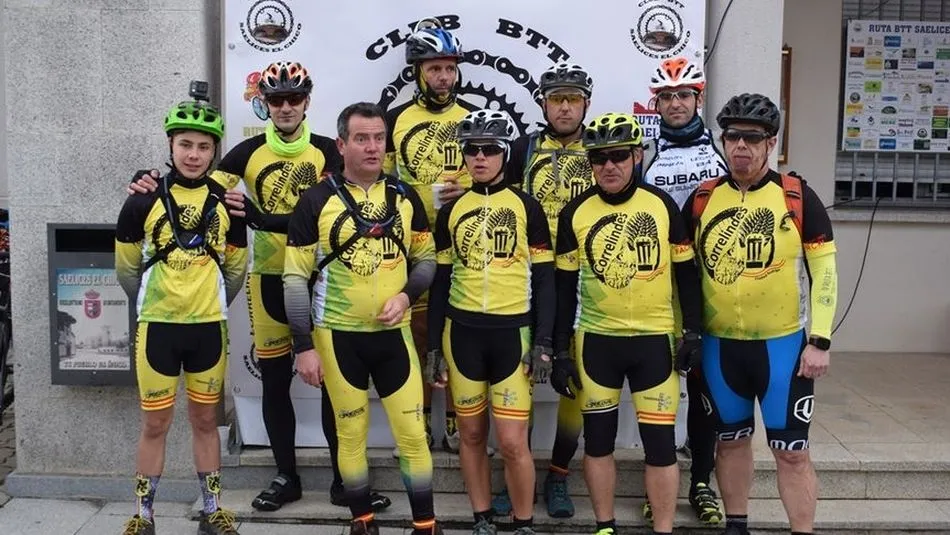 Participantes en la Ruta BTT de Saelices el Chico