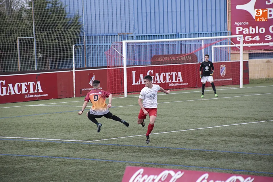 Foto 5 - El Santa Marta no cede y sigue en la lucha tras ganar el derbi ante un combativo Carbajosa (4-2)