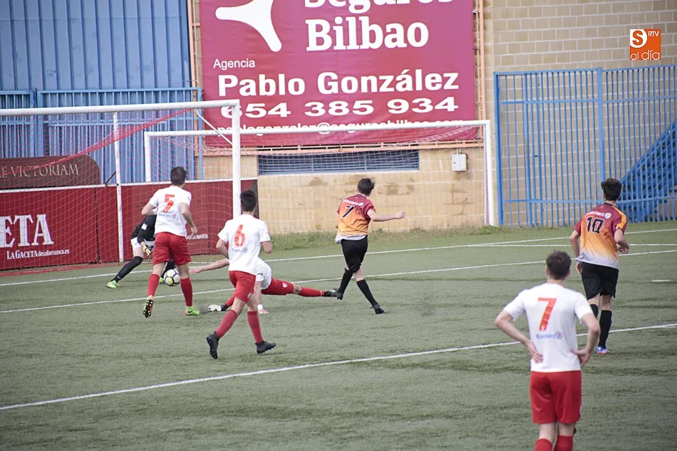 Foto 4 - El Santa Marta no cede y sigue en la lucha tras ganar el derbi ante un combativo Carbajosa (4-2)