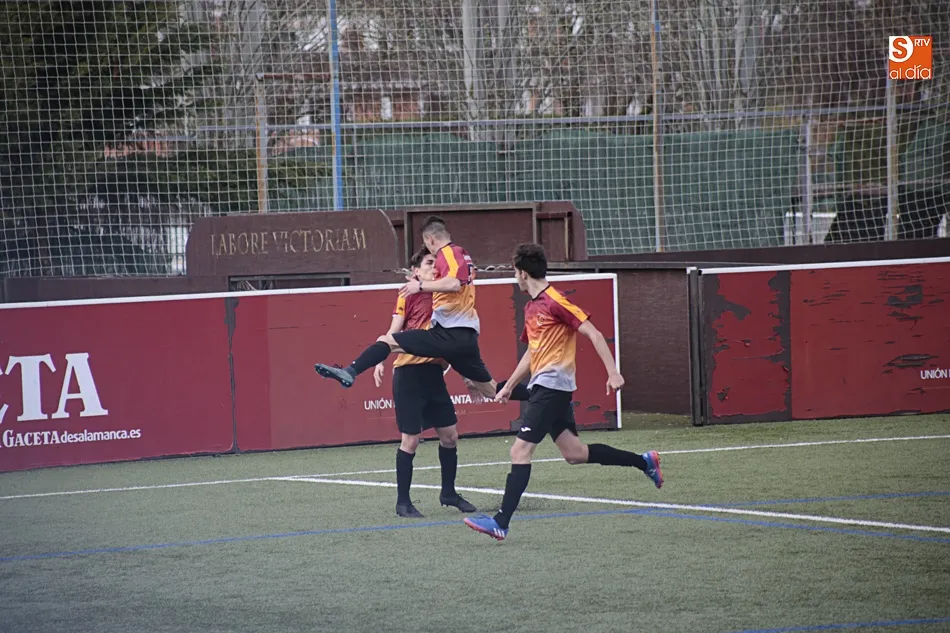 Foto 3 - El Santa Marta no cede y sigue en la lucha tras ganar el derbi ante un combativo Carbajosa (4-2)