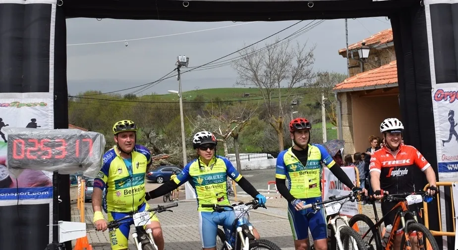 Foto 9 - Miguel Barrientos y Ainhoa S&aacute;nchez se adjudican la IV Ruta BTT de Saelices  