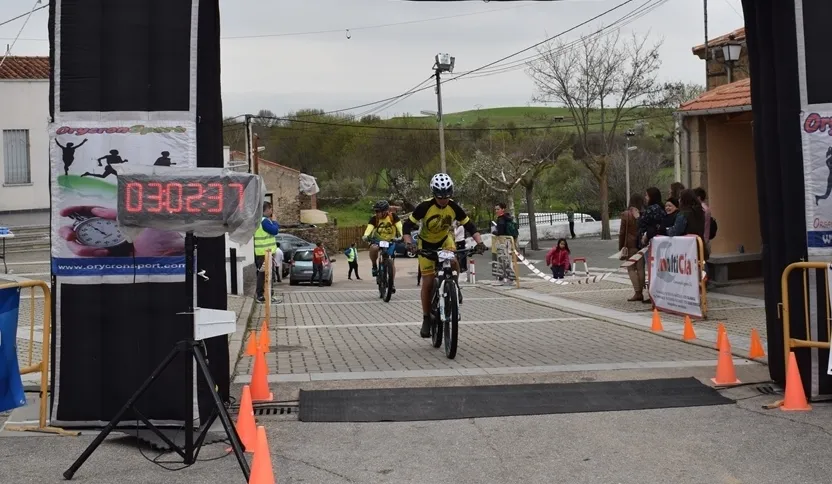 Foto 8 - Miguel Barrientos y Ainhoa S&aacute;nchez se adjudican la IV Ruta BTT de Saelices  