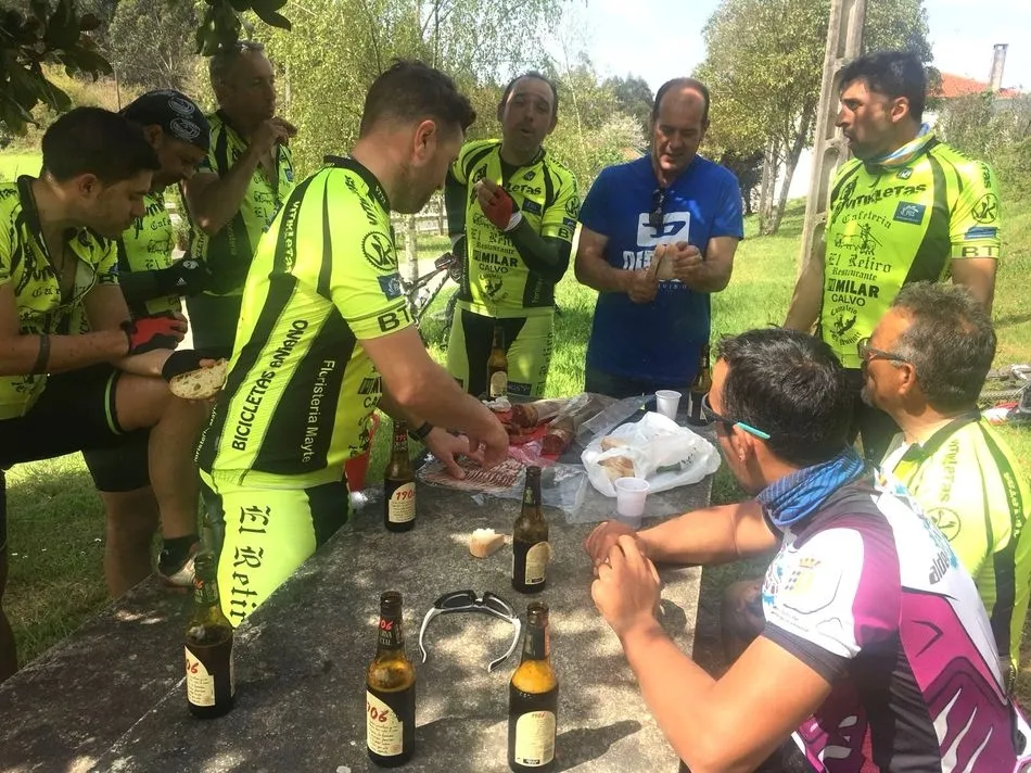 Foto 2 - Llega a Santiago la expedici&oacute;n de ciclistas de Vitigudino  