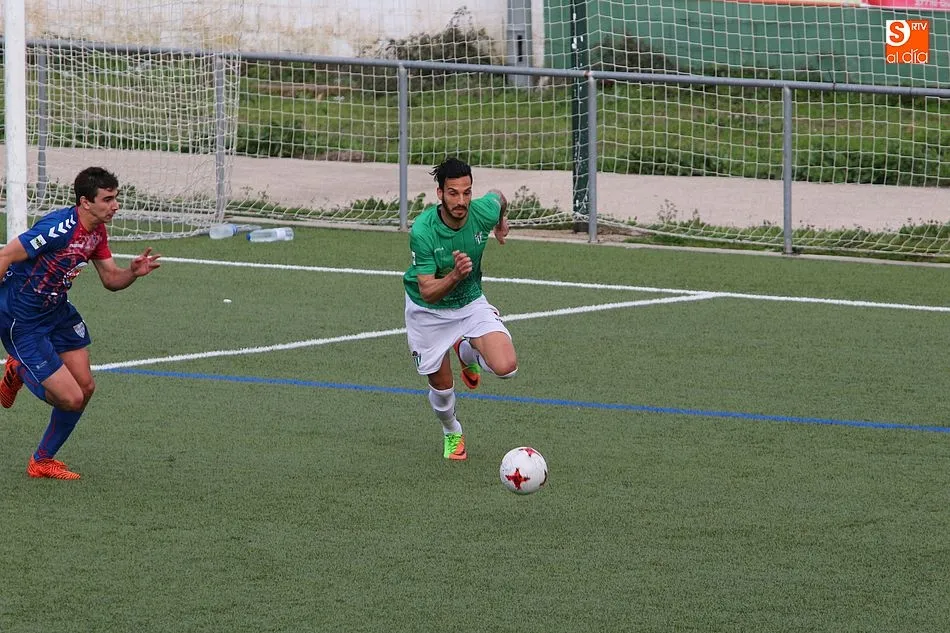 Foto 11 - El CD Guijuelo suma un punto ante la Gimn&aacute;stica Segoviana que sabe a poco (0-0)