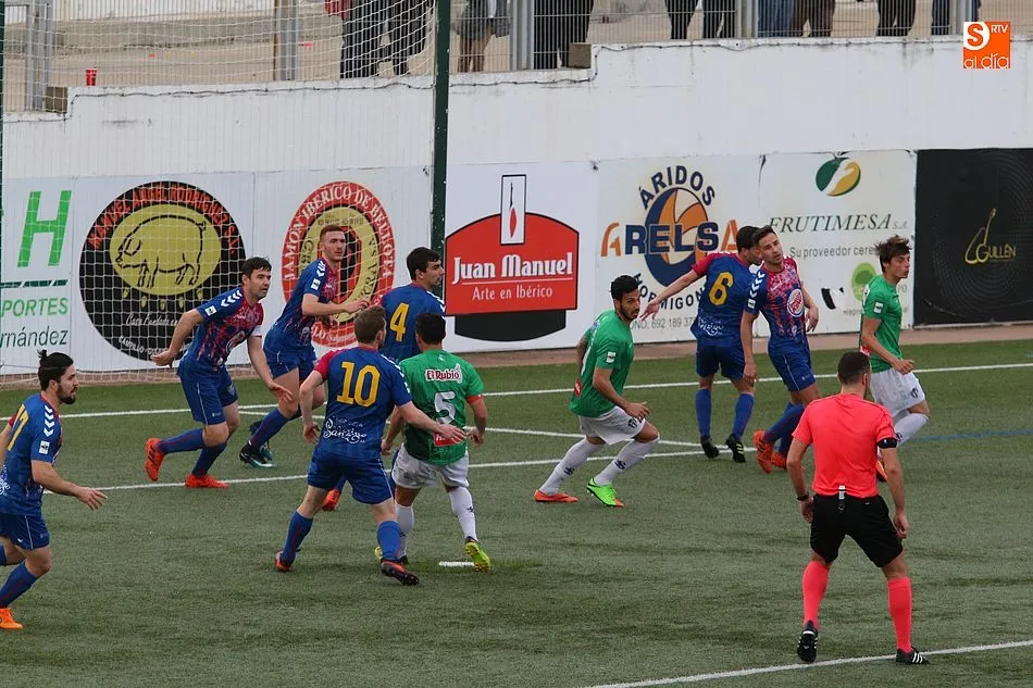 Foto 8 - El CD Guijuelo suma un punto ante la Gimn&aacute;stica Segoviana que sabe a poco (0-0)