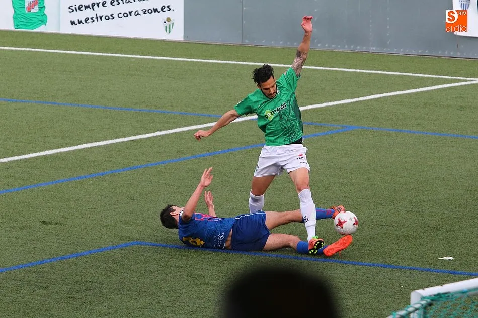 Foto 7 - El CD Guijuelo suma un punto ante la Gimn&aacute;stica Segoviana que sabe a poco (0-0)