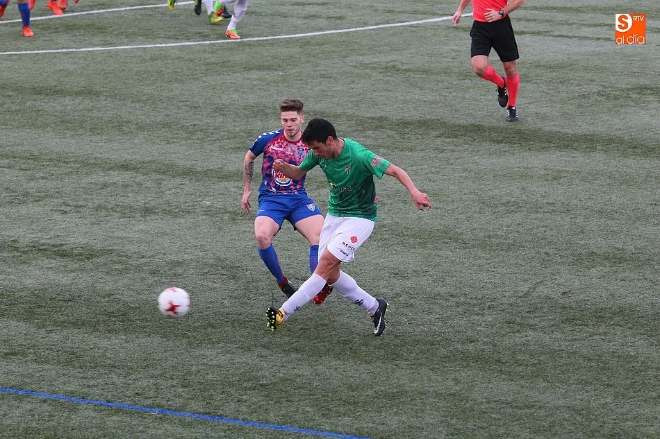 Foto 5 - El CD Guijuelo suma un punto ante la Gimn&aacute;stica Segoviana que sabe a poco (0-0)