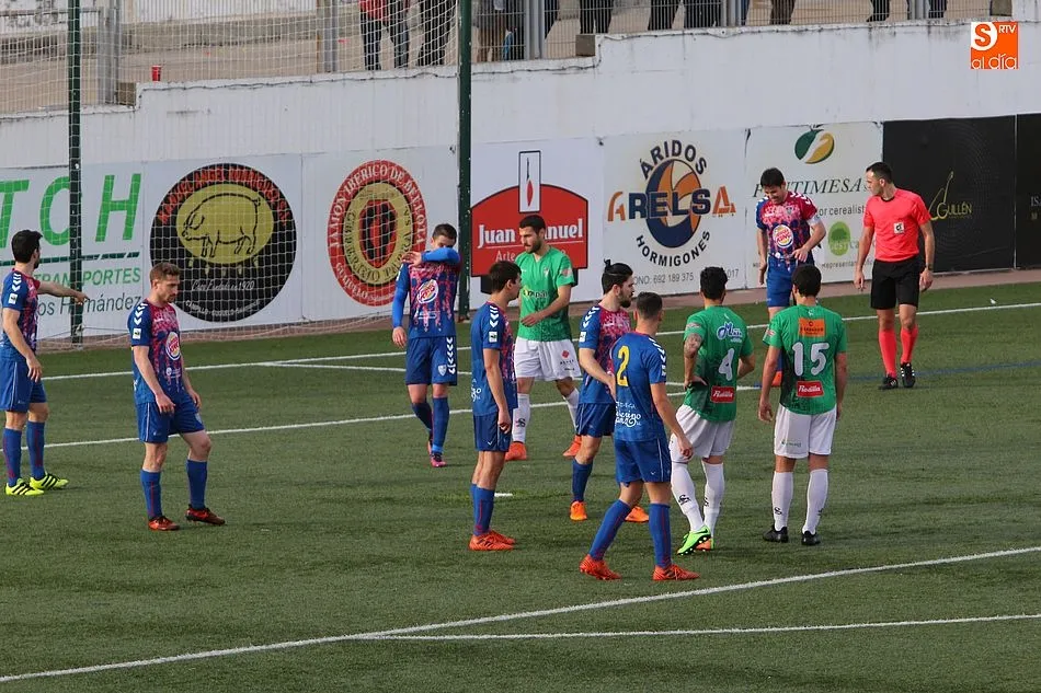 Foto 4 - El CD Guijuelo suma un punto ante la Gimn&aacute;stica Segoviana que sabe a poco (0-0)