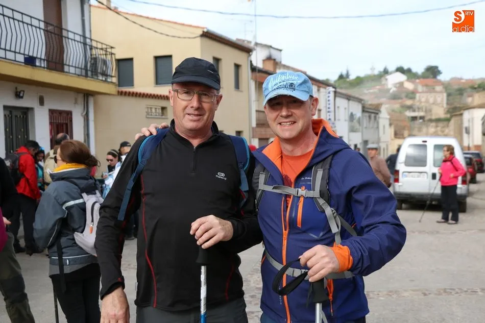 Foto 10 - El Cach&oacute;n del Camaces sorprende a los senderistas de la ruta de Hinojosa  