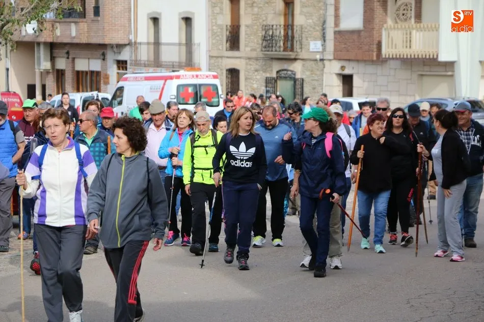 Foto 9 - El Cach&oacute;n del Camaces sorprende a los senderistas de la ruta de Hinojosa  