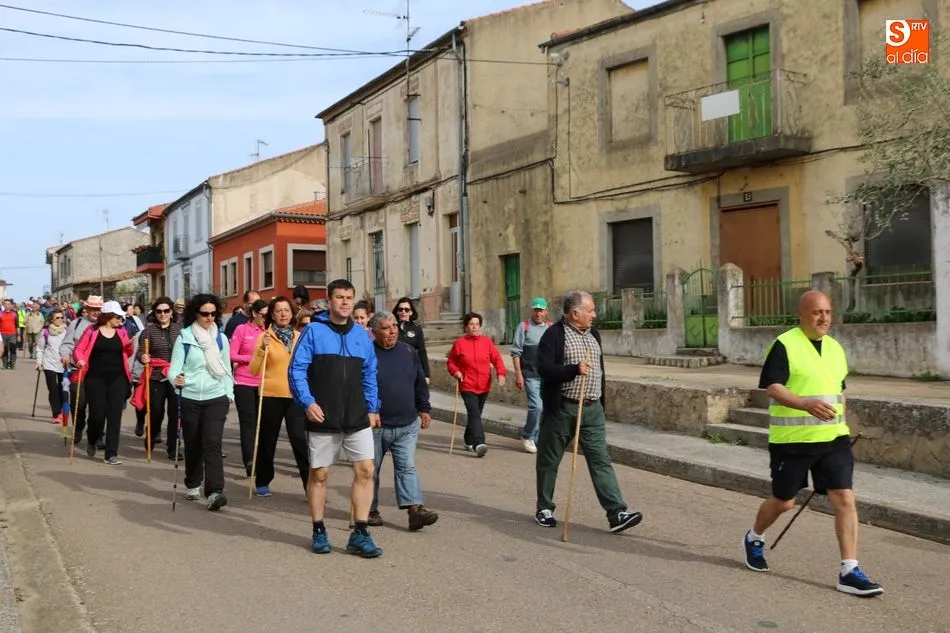 Foto 8 - El Cach&oacute;n del Camaces sorprende a los senderistas de la ruta de Hinojosa  