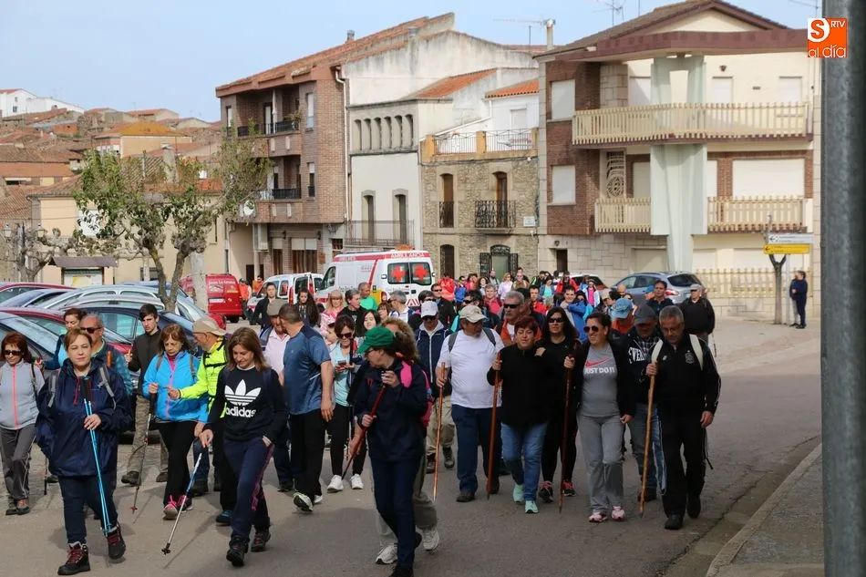 Foto 6 - El Cach&oacute;n del Camaces sorprende a los senderistas de la ruta de Hinojosa  
