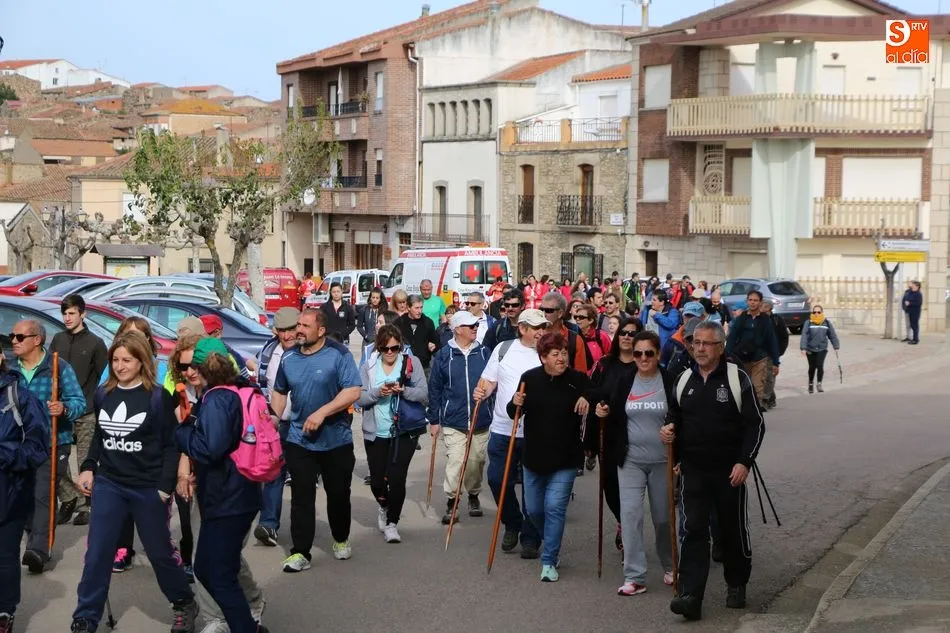 Foto 4 - El Cach&oacute;n del Camaces sorprende a los senderistas de la ruta de Hinojosa  