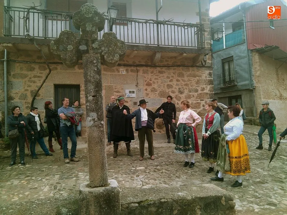 Los visitantes disfrutaron de una ruta teatralizada por las calles de Cepeda