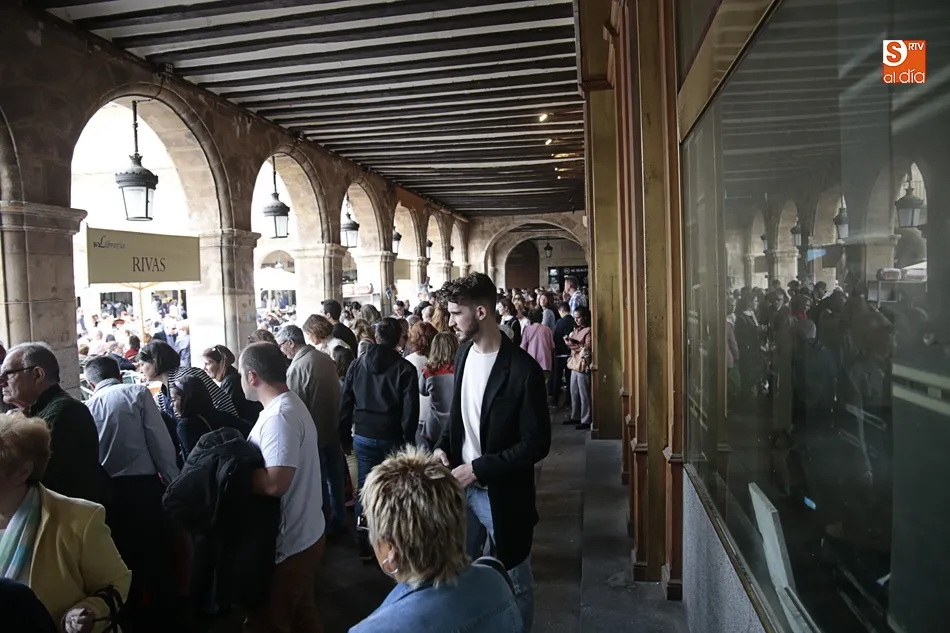 Foto 2 - El D&iacute;a del Libro re&uacute;ne en los soportales de la Plaza Mayor a cerca de una treintena de librer&iacute;as ...