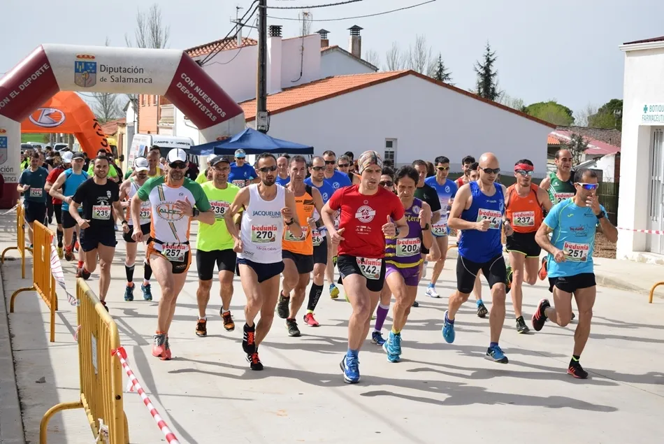 Foto 2 - Daniel Sanz e Isabel Almaraz se adjudican la carrera popular Lenteja de la Armu&ntilde;a de Tard&aacute;guila