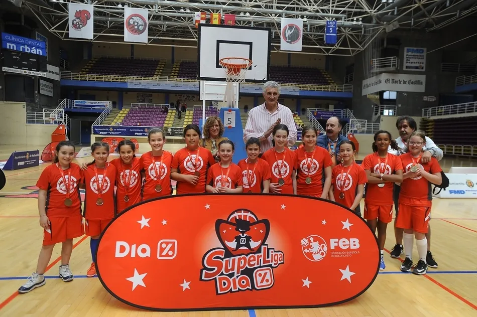 El equipo Maristas A de Salamanca, campeonas de la final de la Superliga Dia-FEB