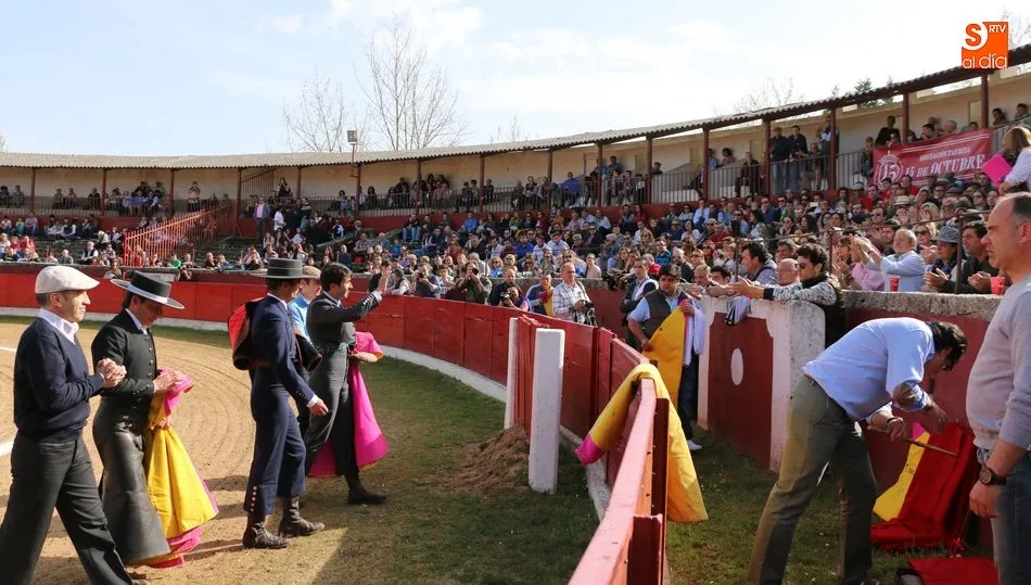 Exceelente tarde taurina en Vitigudino con fines solidarios / CORRAL