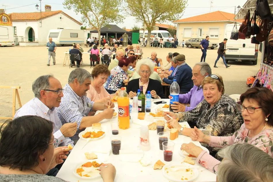 Foto 4 - El Mariquelo pide la paz en el mundo durante la celebraci&oacute;n de San Jorge  