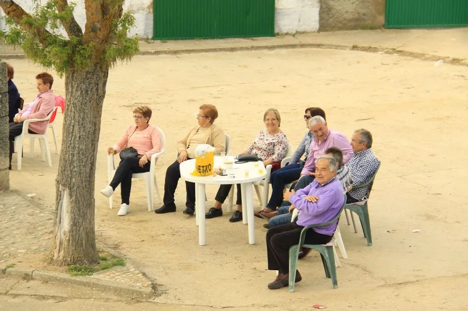 Foto 3 - El Mariquelo pide la paz en el mundo durante la celebraci&oacute;n de San Jorge  