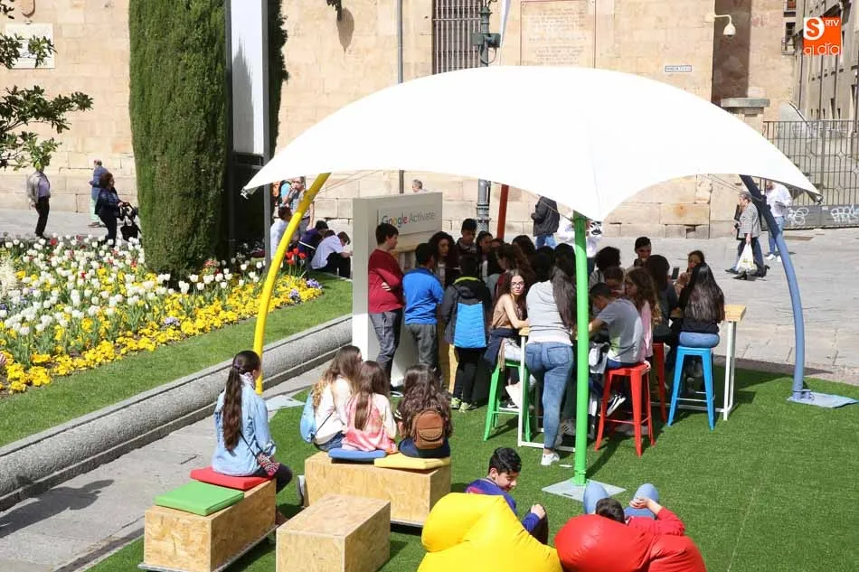 Foto 3 - El Tour Google Act&iacute;vate llega a Salamanca para formar a j&oacute;venes en competencias digitales&nbsp;