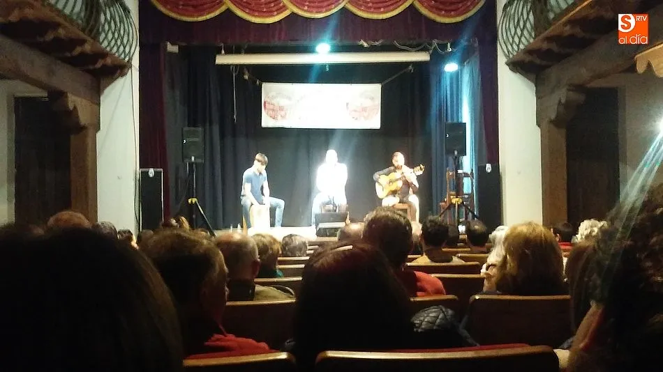 Foto 2 - Sal Gorda pone el pie el teatro de La Alberca