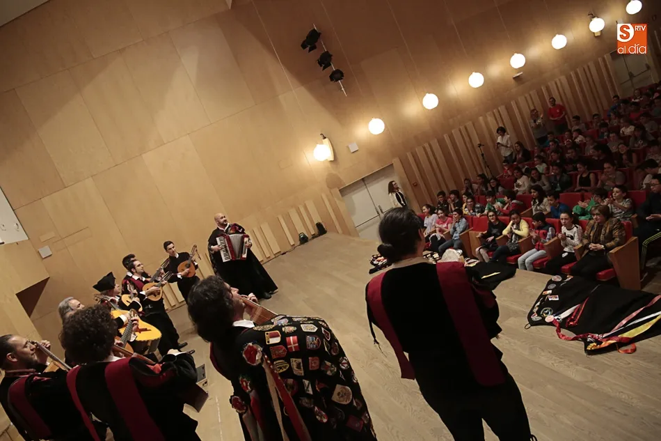 Foto 9 - M&aacute;s de 1.200 escolares descubren la cultura musical de las tunas universitarias