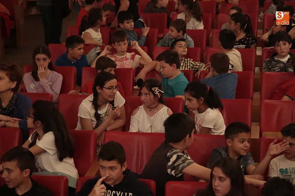 Foto 8 - M&aacute;s de 1.200 escolares descubren la cultura musical de las tunas universitarias