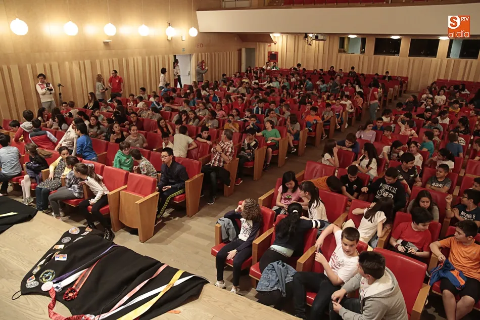 Foto 4 - M&aacute;s de 1.200 escolares descubren la cultura musical de las tunas universitarias