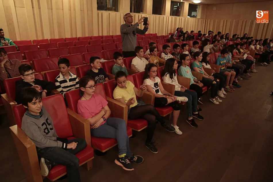 Foto 3 - M&aacute;s de 1.200 escolares descubren la cultura musical de las tunas universitarias