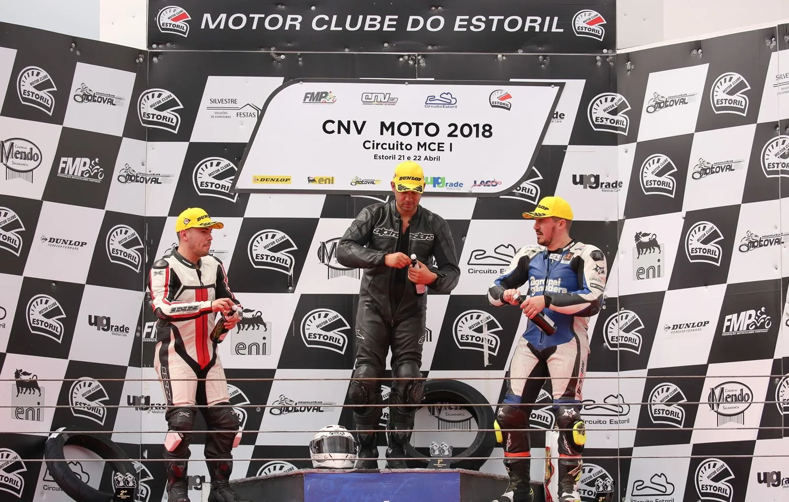 Foto 2 - Merch&aacute;n inicia la Copa Dunlop subiendo al podium