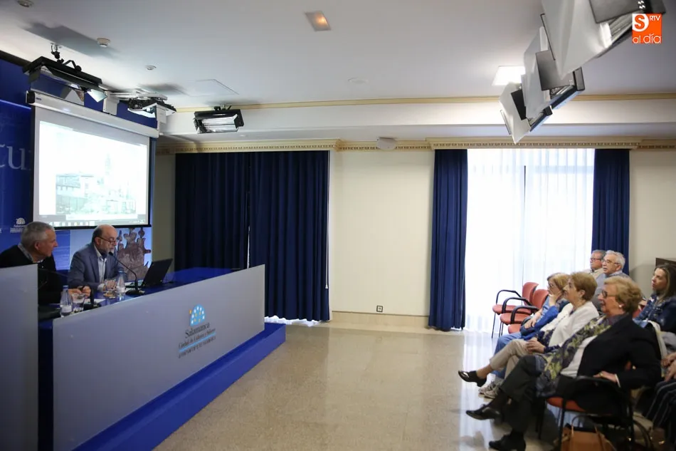Foto 5 - Vicente Sierra Puparelli protagoniza una conferencia sobre la proyecci&oacute;n de las fotograf&iacute;as...