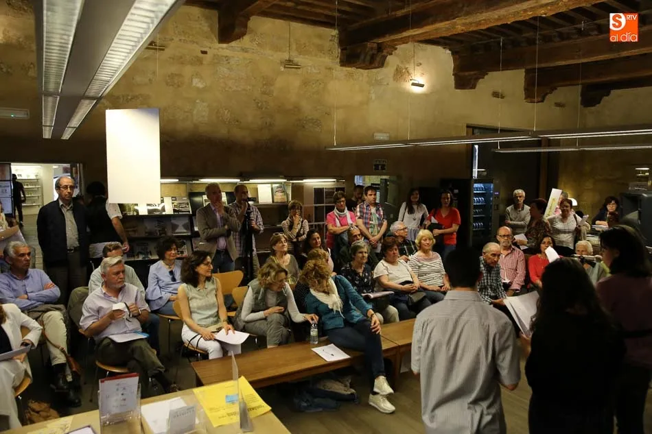 Foto 4 - El club de lectura &lsquo;Conchas de Pizarra&rsquo; lee en voz alta en la Casa de las Conchas  