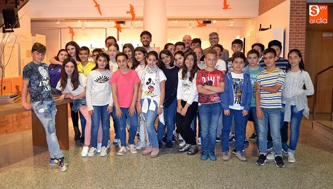 La exposición ‘José Antonio Valverde. La Mirada Atenta. El investigador, viajero y ecólogo que protegió Doñana’ se presentaba junto a 27 escolares hoy en el CDS